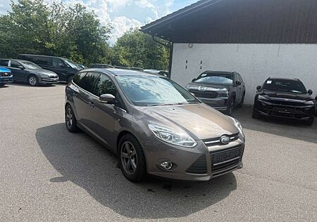Ford Focus Turnier Titanium-2.Hand-Xenon-Pdc-Shz-Temp