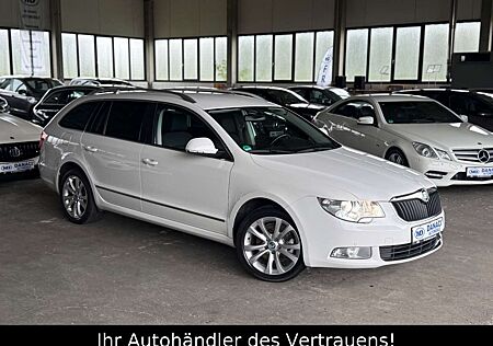 Skoda Superb Combi Elegance 1.Hand*Xenon*AHK*Navi*PTS