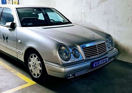 Mercedes-Benz E 320 Avantgarde W210 TÜV 1/27 XENON AHK KLIMA LEDER