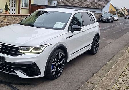 VW Tiguan Volkswagen R 4Motion Black & Style Akrapovic