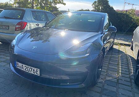 Tesla Model 3 Standard Reichweite Plus Hinterradantrieb