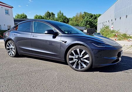 Tesla Model 3 Long Range, Allrad, AHK, 19 Zoll, 1.Hand