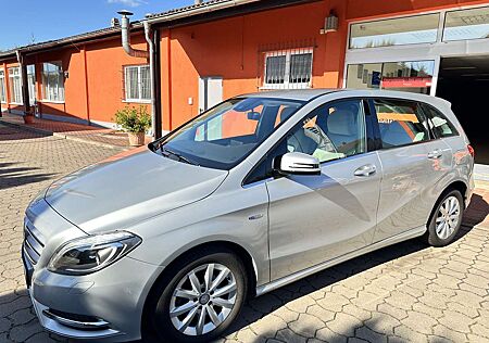 Mercedes-Benz B 180 Navi * SHZ * Klima * Top-Zustand * Mit Garantie *
