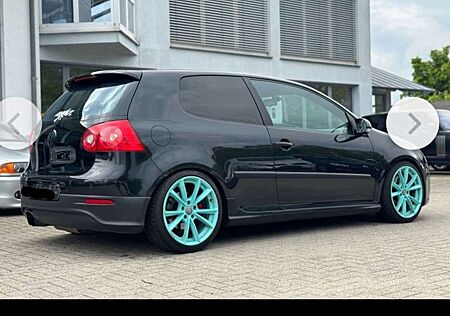 VW Golf GTI Volkswagen Golf 2.0 GTI