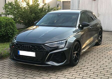 Audi RS3 TFSI Sportback quattro S tronic