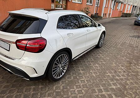 Mercedes-Benz GLA 45 AMG 4Matic Speedshift 7G-DCT