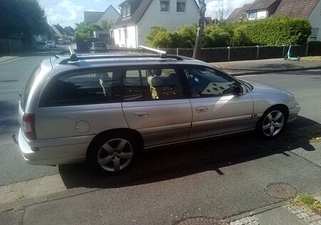 Opel Omega Caravan 2.2 16 V
