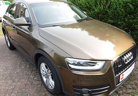 Audi Q3 2.0 TDI quattro mit AHK