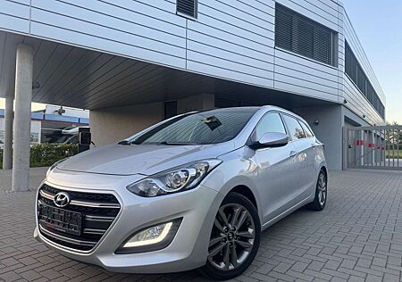 Hyundai i30 cw blue Passion NAVI SITZ/LENKRADHEIZ. PANOR