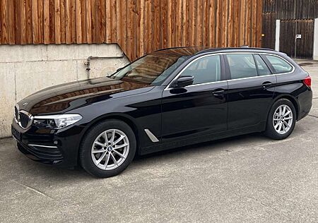 BMW 520i 520 Touring Sport Head up Displ./Anhkuppl.Navi