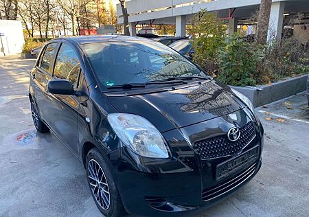 Toyota Yaris 1,3 Klima Alu Tüv 7.26 Top Zust01708044052