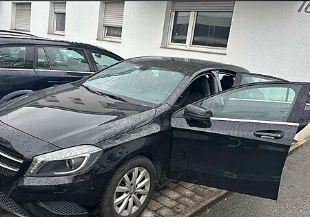Mercedes-Benz A 180 7G-DCT 2Style