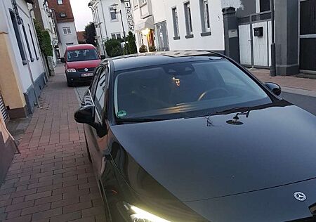 Mercedes-Benz A 180 7G-DCT AMG Line Optik