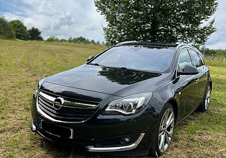 Opel Insignia Business Ausstattung / 4x4 / Panoramadach / AHK