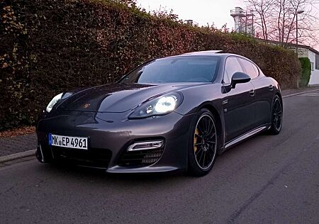 Porsche Panamera Turbo S Chrono Sport Paket Burmester