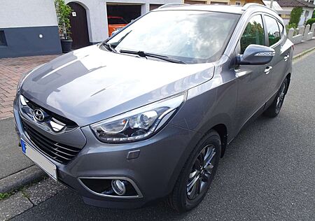 Hyundai ix35 2.0 CRDi 4WD unfallfrei*Xen*AHK*8-fach*1.Hand