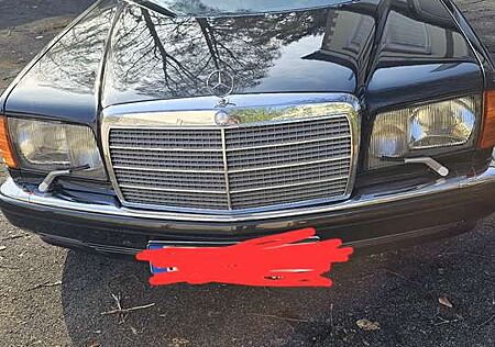 Mercedes-Benz 560 SEL