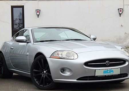 Jaguar XK 4.2 V8 Coupé 20ZOLL Leder Navi Keyless Xenon