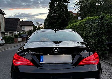 Mercedes-Benz CLA 180 AMG Line