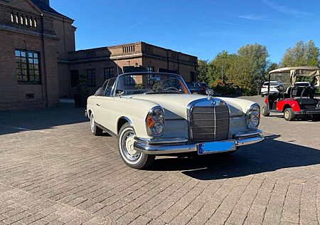 Mercedes-Benz 220 SEB Heckflosse Cabrio