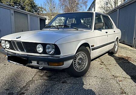 BMW 520i 520 (E28)