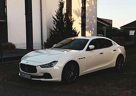 Maserati Ghibli SQ4 Scheckheft weiß