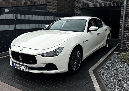 Maserati Ghibli SQ4 Scheckheft weiß