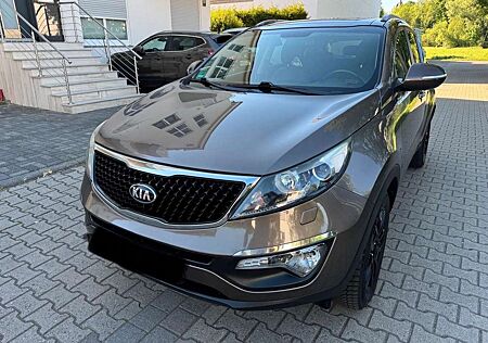 Kia Sportage Spirit 2WD. Navi-Kamera- Panorama-Dach