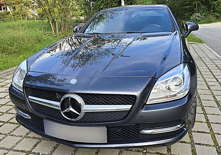 Mercedes-Benz SLK 200 (BlueEFFICIENCY) 7G-TRONIC