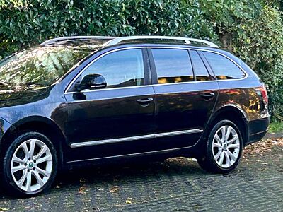 Skoda Superb Combi 2,0 TDi Family Unfall Vorne GPS