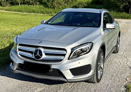Mercedes-Benz GLA 250 4Matic AMG Line Street Style*Bi-Xenon*Dis+