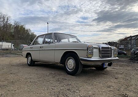 Mercedes-Benz 230 /8