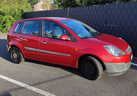 Ford Fiesta 1.3, frisch gewartet u. TÜV 01/2025