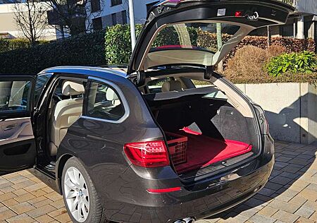 BMW 530d 530 5er Touring Diesel xDrive Touring Sport-Aut.
