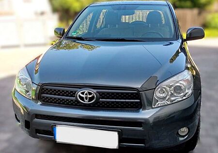 Toyota RAV 4 4x4 Executive, Leder, GJR, AHK, TÜV/AU neu, ...