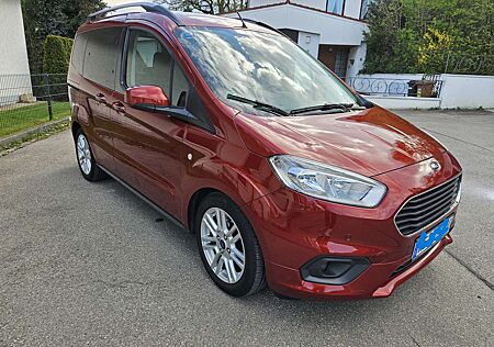 Ford Tourneo Courier 1.0 EcoBoost Titanium