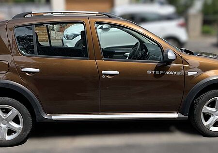 Dacia Sandero 1.6 MPI Stepway - 1. Hand/Rentnerfahrzeug