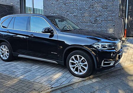 BMW X5 xDrive 30 d Panoramadach HUD Design