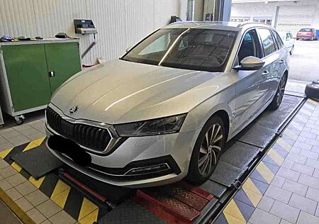 Skoda Octavia Combi Style 2.0TDI LED Navi PANO HUD RFK