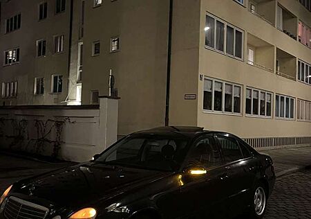 Mercedes-Benz E 200 Kompressor (211.042)