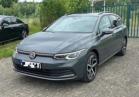 VW Golf Volkswagen VIII Variant 2.0 TDI DSG Style - MATRIX