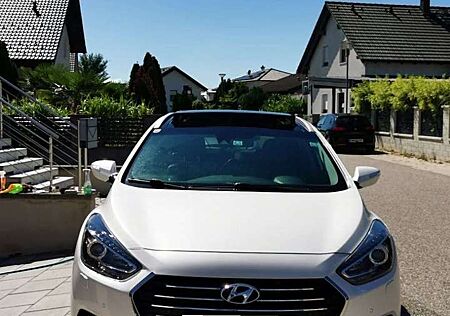 Hyundai i40 Kombi blue 1.7 CRDi DCT Premium