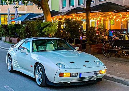 Porsche 928 S Strosek