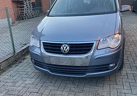 VW Touran Volkswagen 1.4 tsi mit 1 jahr tüv, kein rost