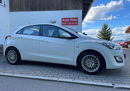 Hyundai i30 blue Classic AHK Tüv 11/2026 Klima