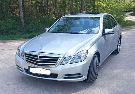 Mercedes-Benz E 200 CGI BlueEFFICIENCY 7G-TRONIC