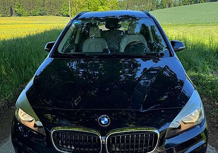BMW 220 i Sport Line F46 TÜV neu