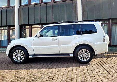 Mitsubishi Pajero 3.2 DI-D Instyle Aut.AHK 3.5To-200 PS-7 Sitze-Eu 5