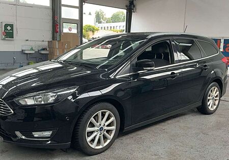 Ford Focus Turnier Titanium CAM/SHZ/NAVI/LED/ZR NEU/