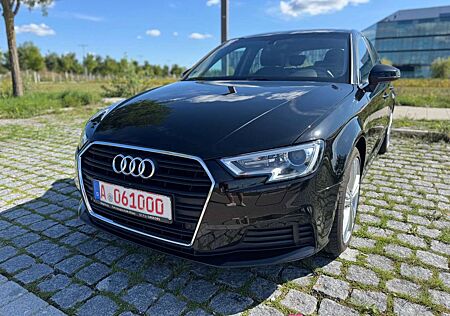 Audi A3 Sportback 35 TFSI basis Navi PDC SHZ Automati